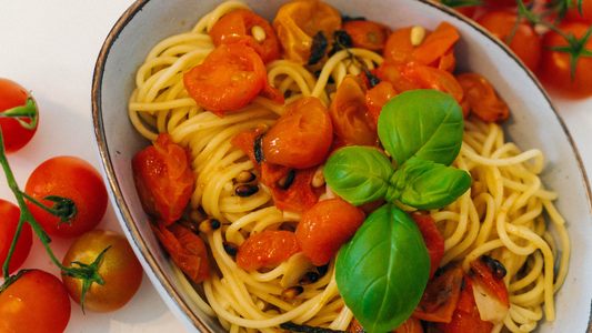 Vegane Pasta mit Tomaten-Hafersahnesauce