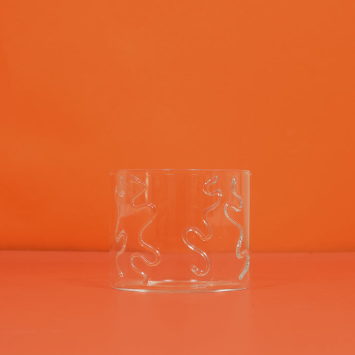 Video von einem Happy Gut der eingeschüttet wird